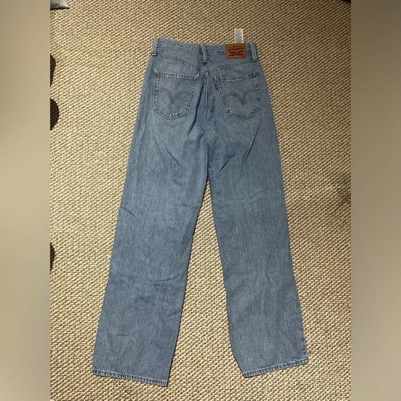 Like new- Levi’s straight - Picture 2 of 2